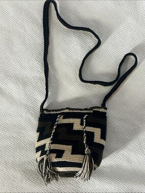 Handwoven Black & Cream Wayuu bag with Tassels